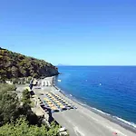 Trilocale 5 Posti Letto A Pochi Passi Dal Mare 리파리